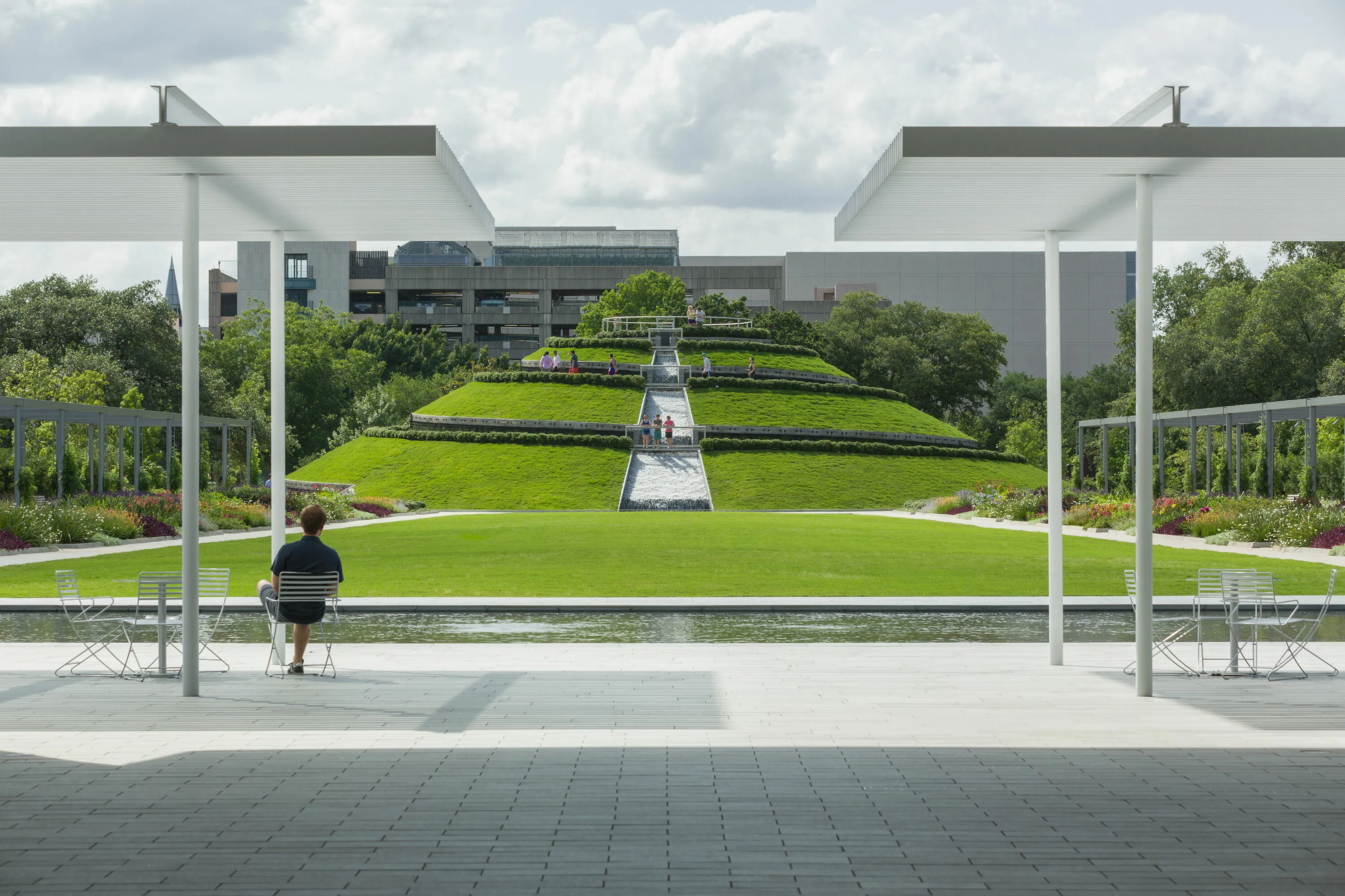 1 canopy patio seating hero image mcgovern centennial gardens hoerrschaudt