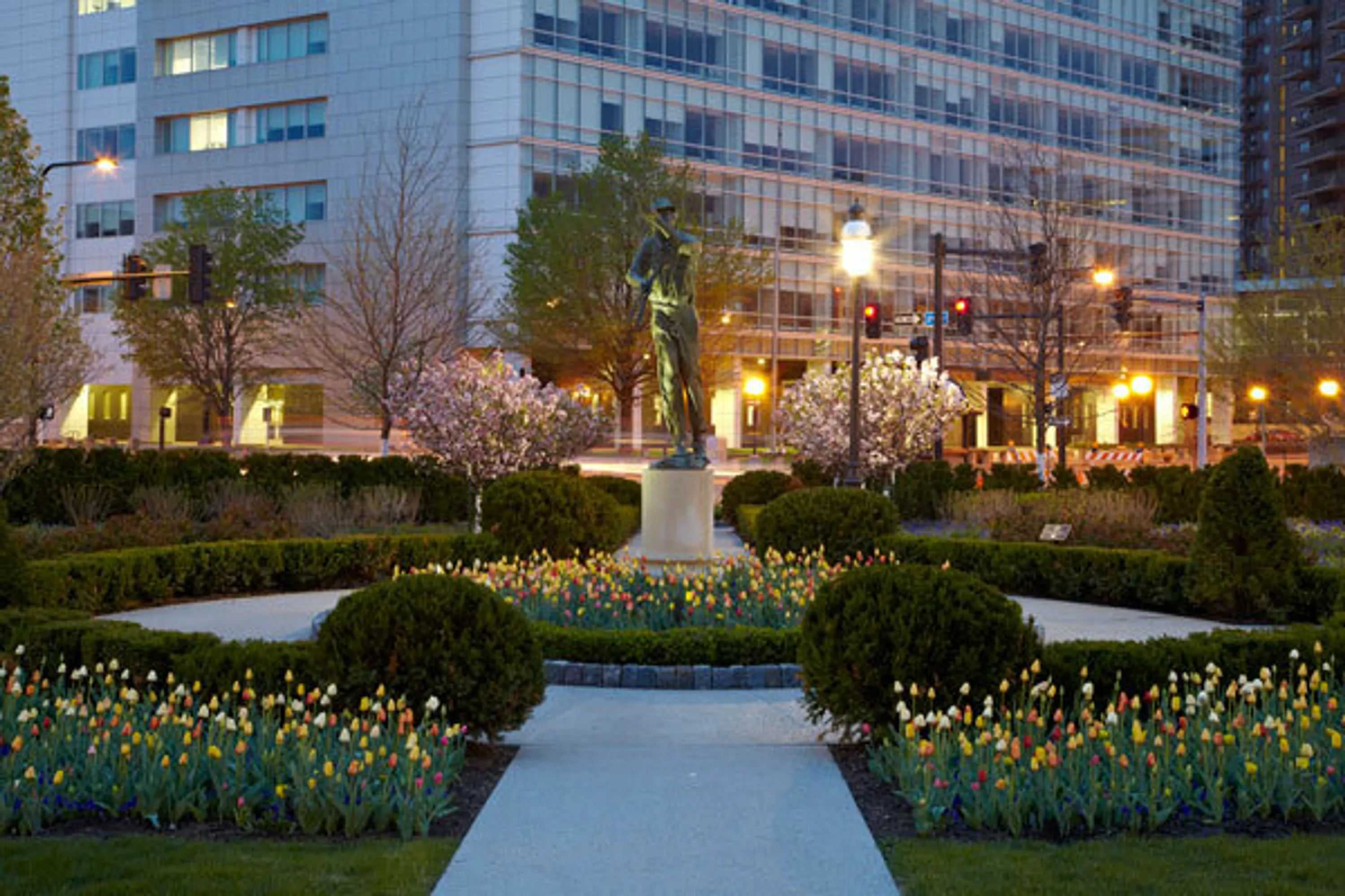 2 evening statue flowers world food hall blog hoerrschaudt