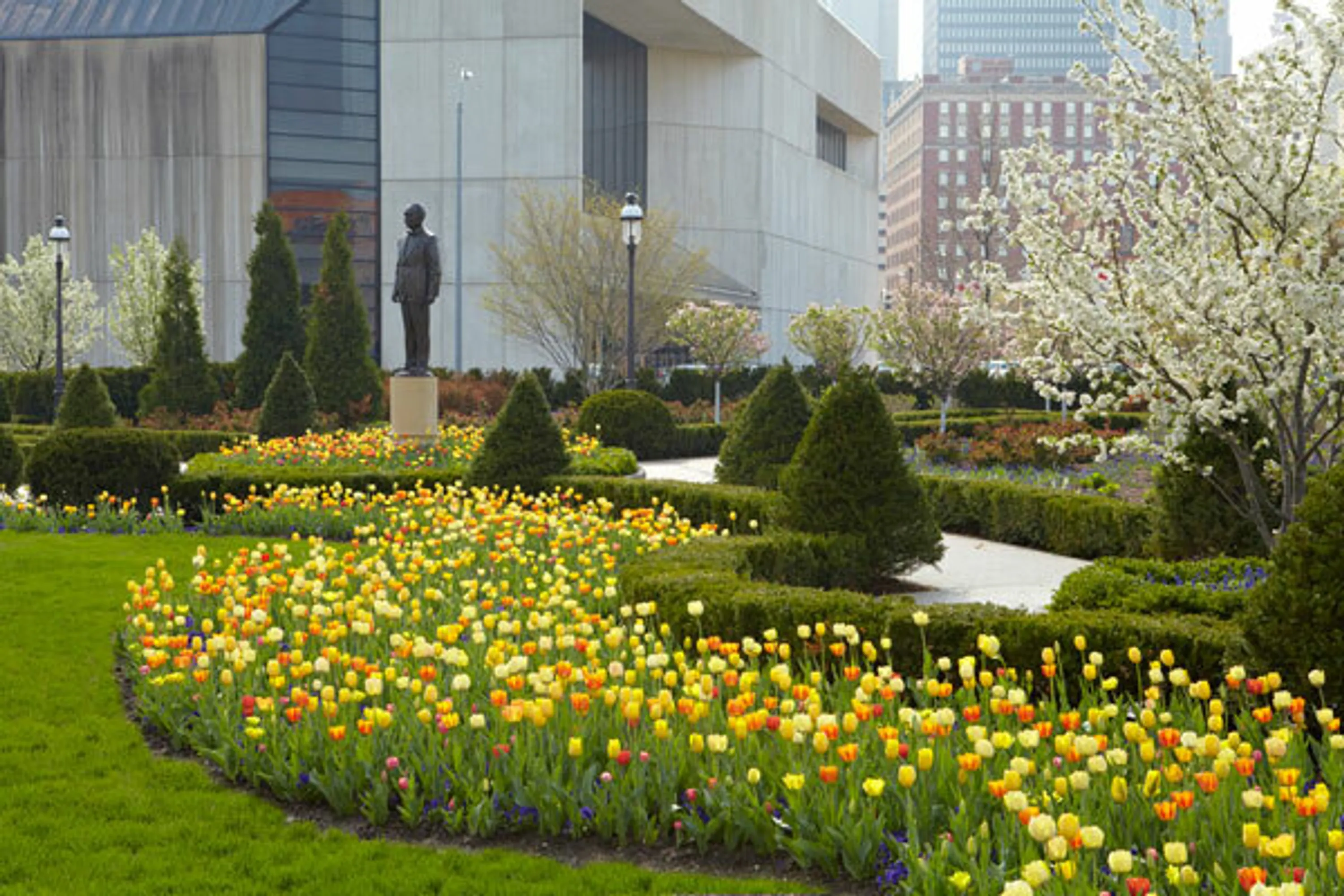 4 path flowers statue world food hall blog hoerrschaudt