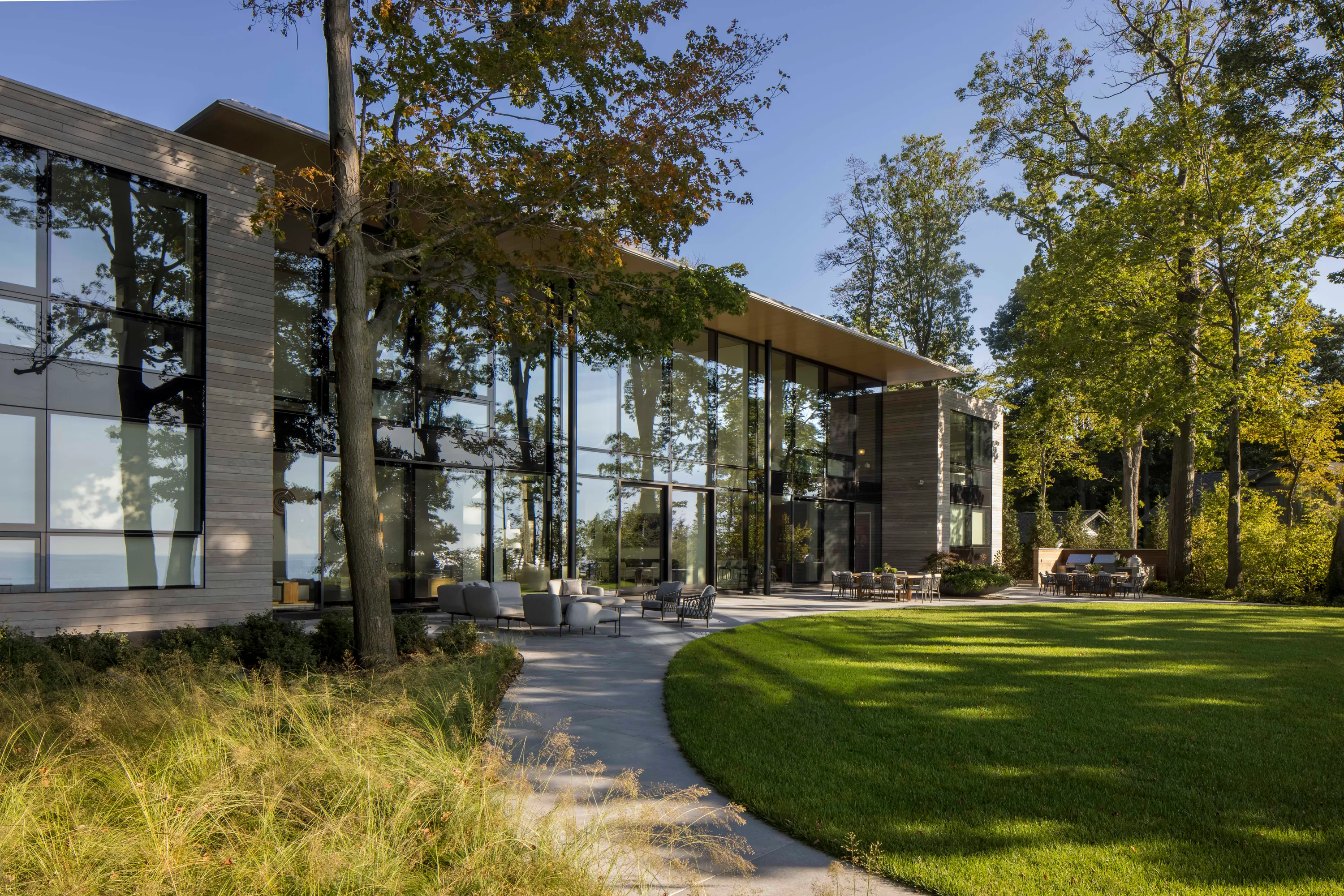 5 Modern Lakeside Perch 6 2024