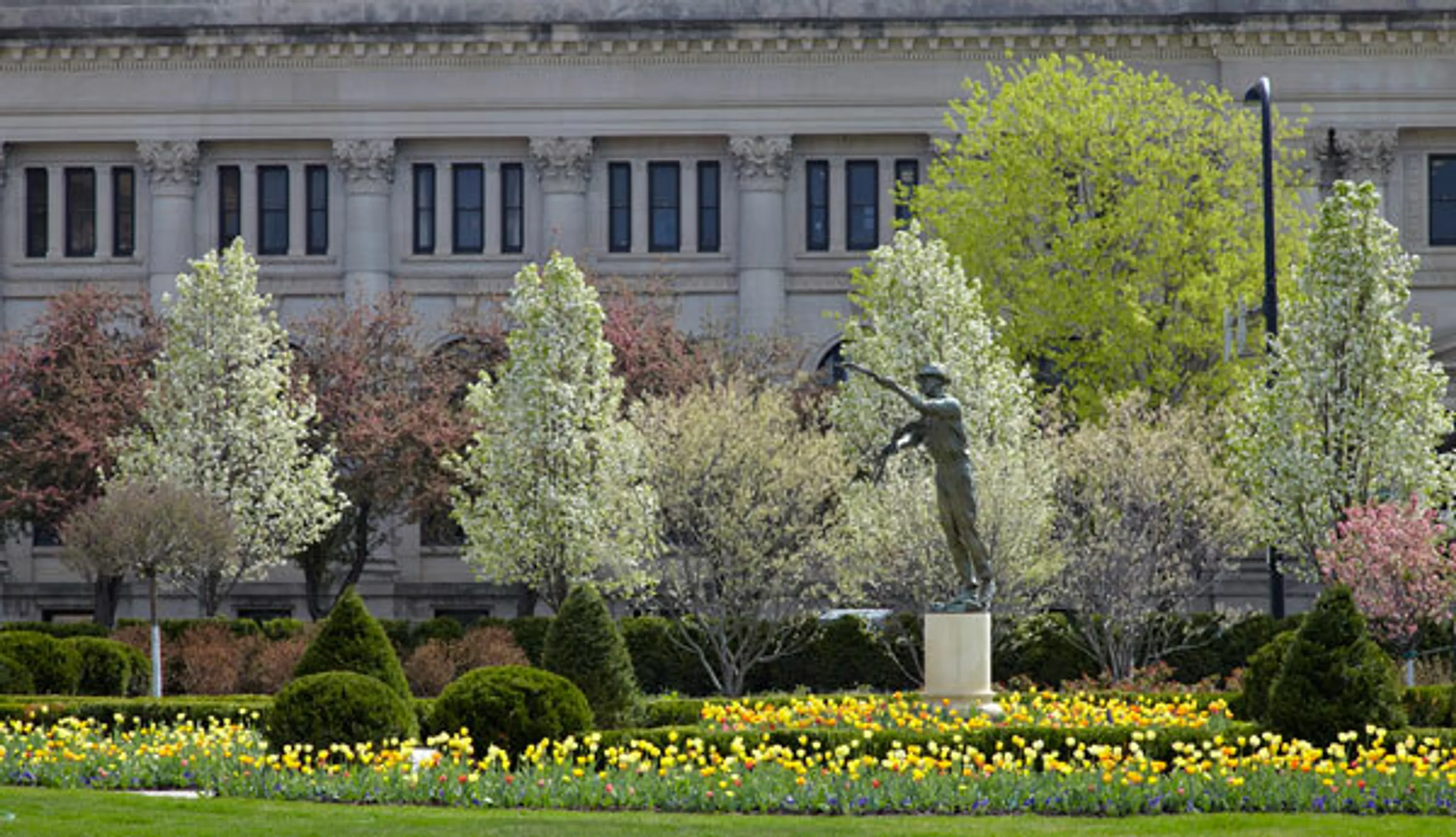 5 flowers statue distant world food hall blog hoerrschaudt