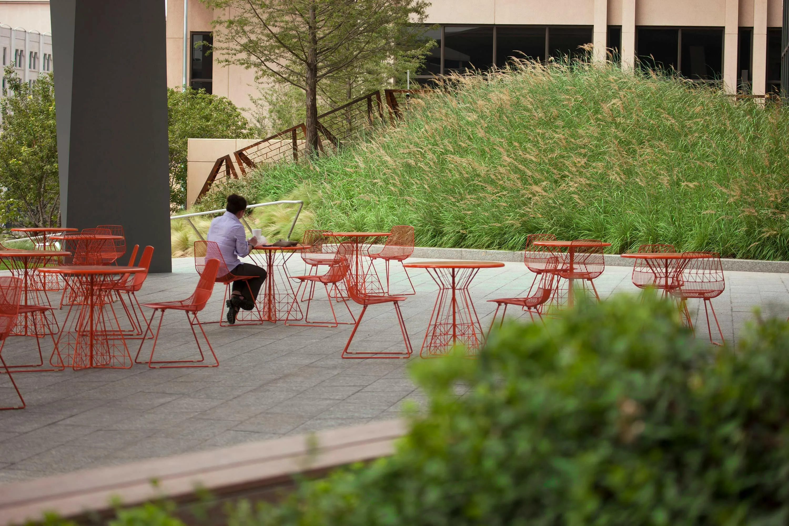 6 red seating behind bush sandridge hoerrschaudt