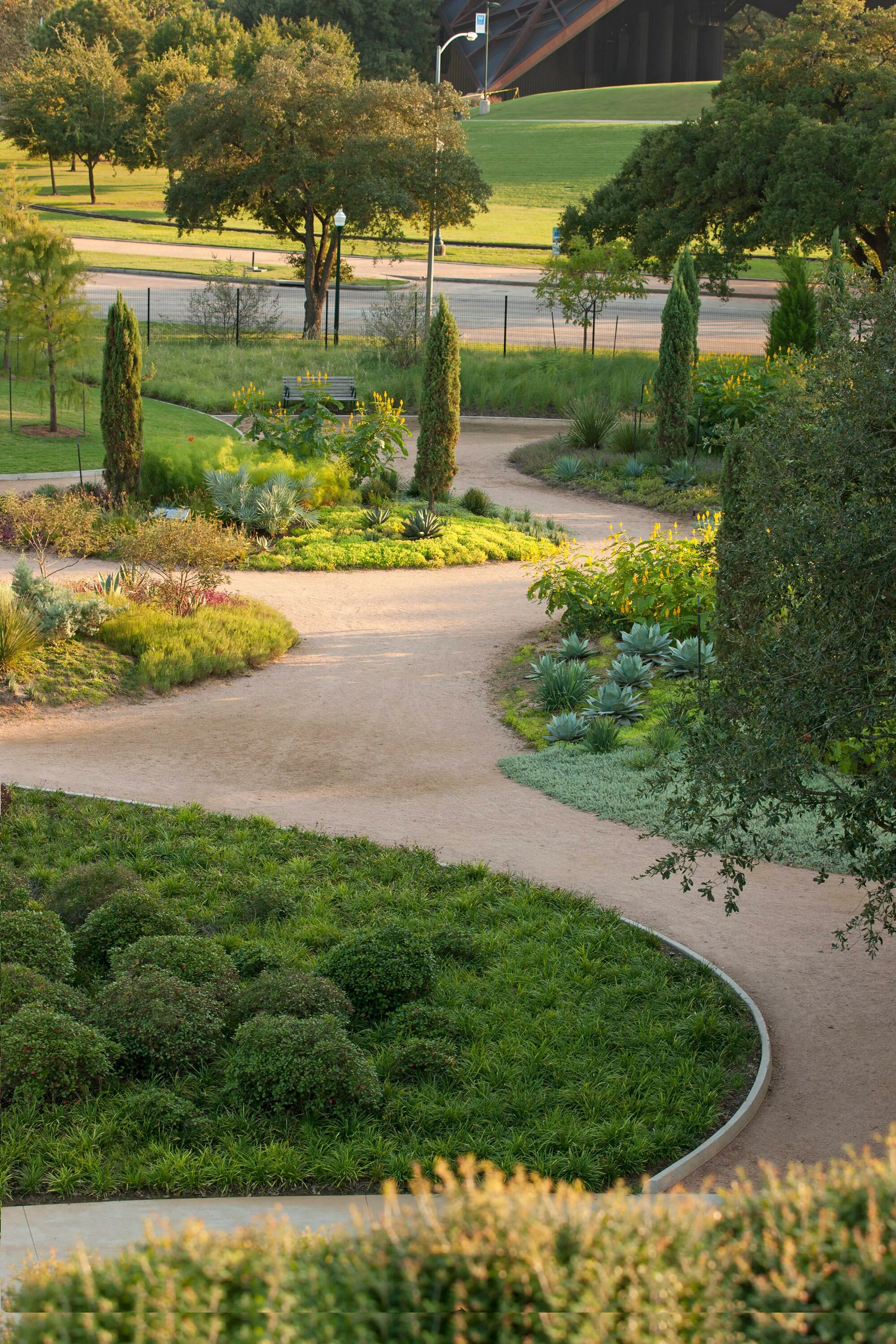 8 A circle garden path mcgovern centennial gardens hoerrschaudt