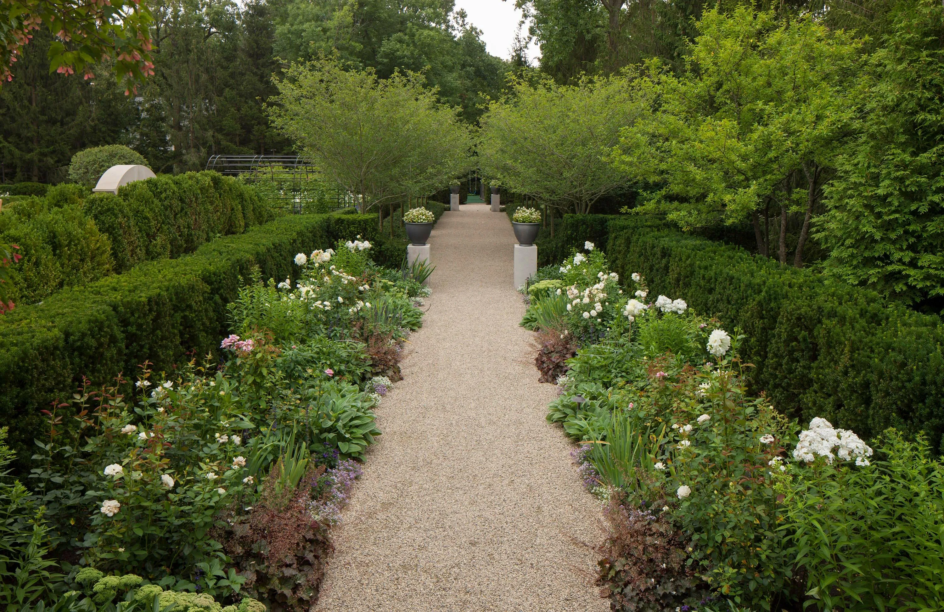 8 gravelpath walkway carrington manorgarden hoerrschaudt