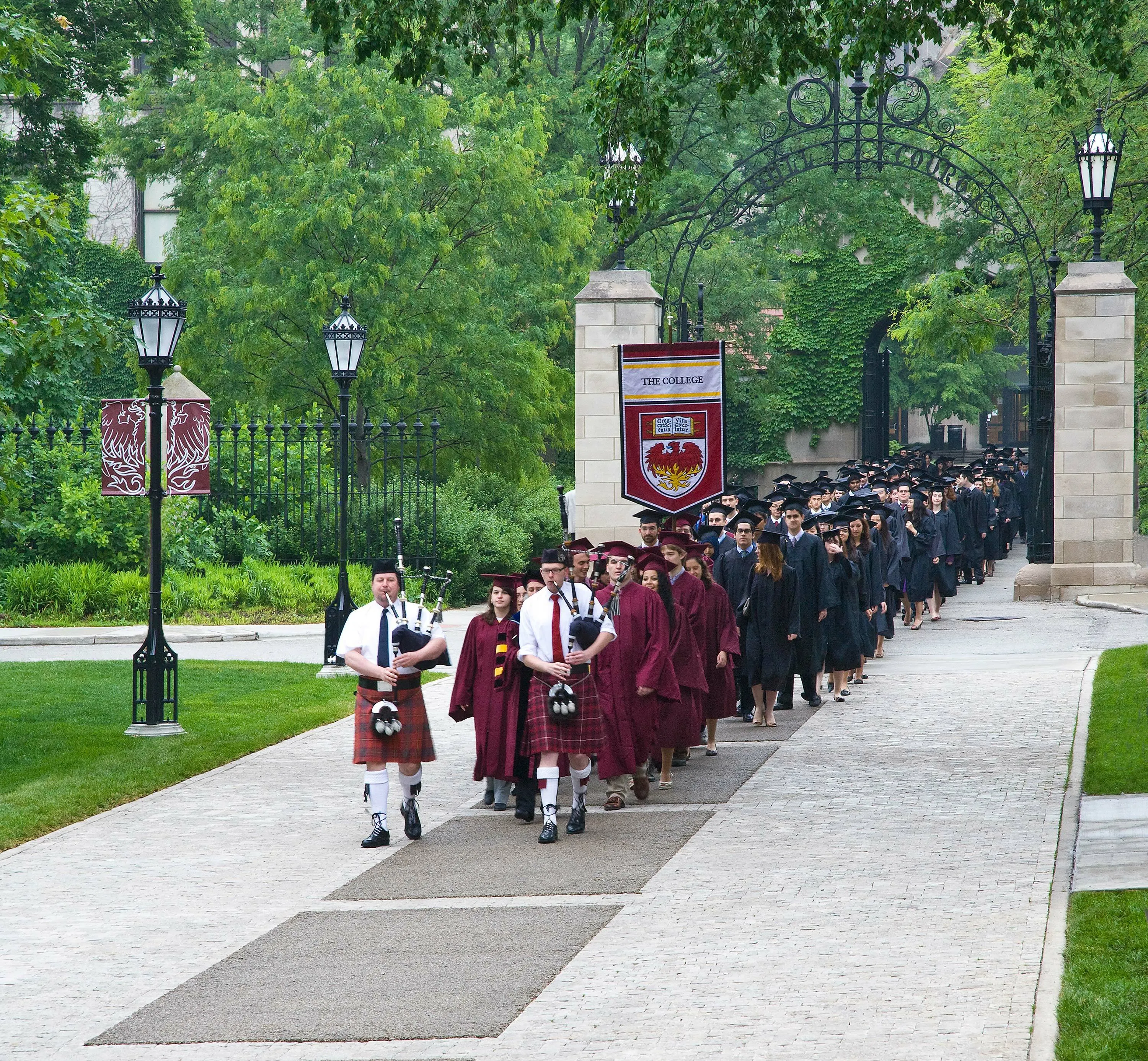 9 commencement bag pipes gateway university of chicago hoerrschaudt