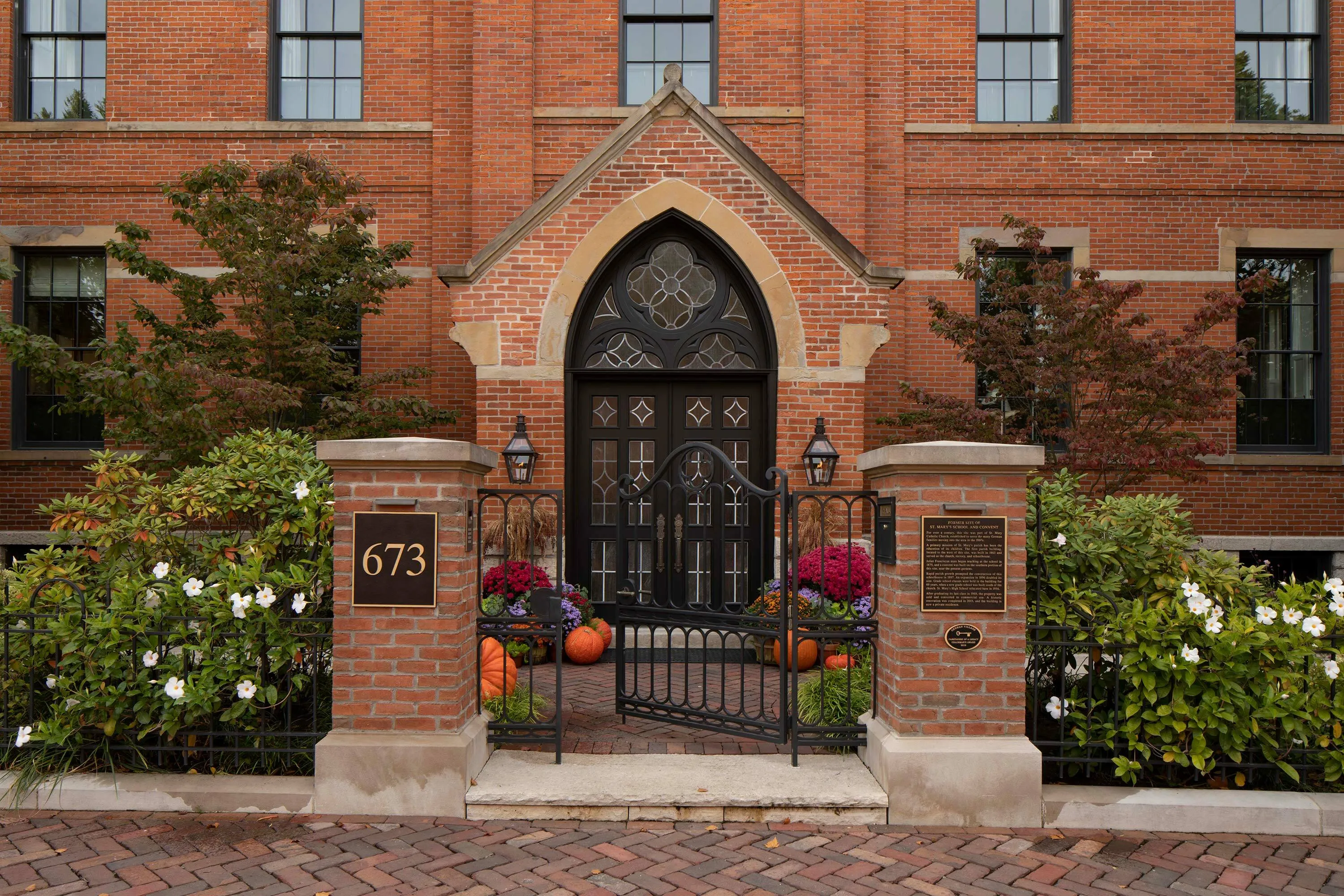 1 front gate walter historicschoolhouse hoerrschaudt