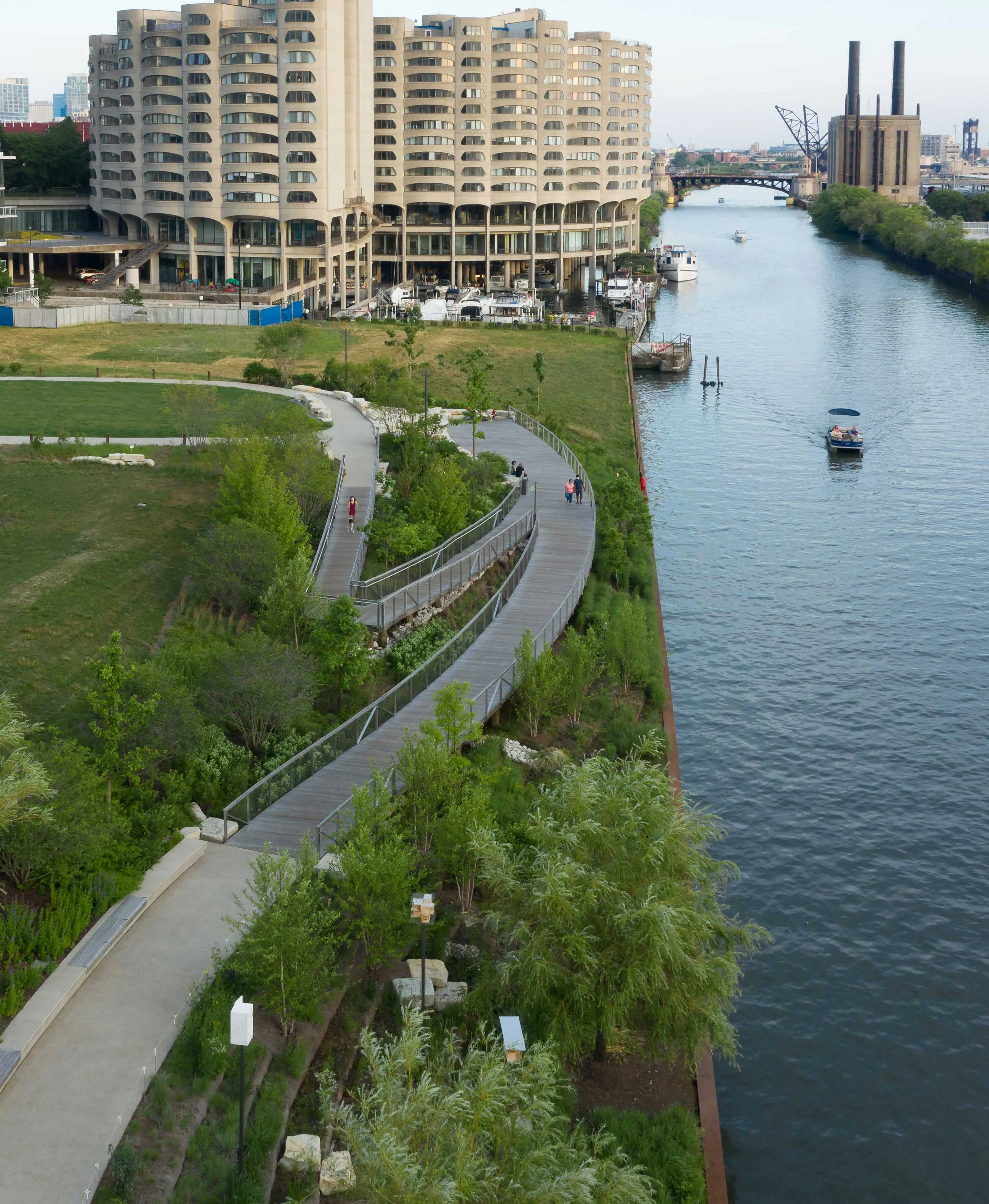 2 A drone aerial path river southbank park riverline development hoerrschaudt