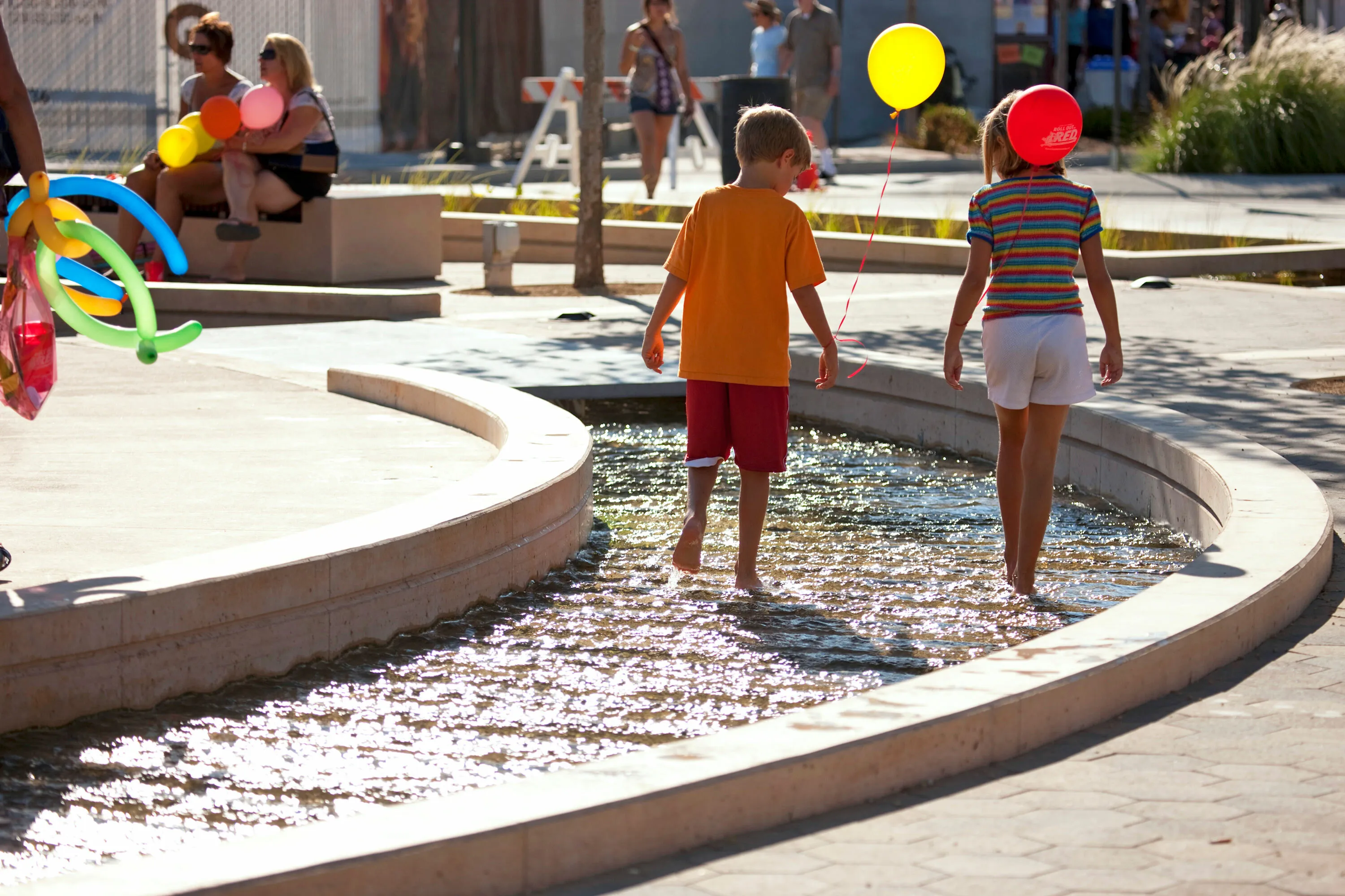 2 children fountain uptown normal circle hoerrschaudt