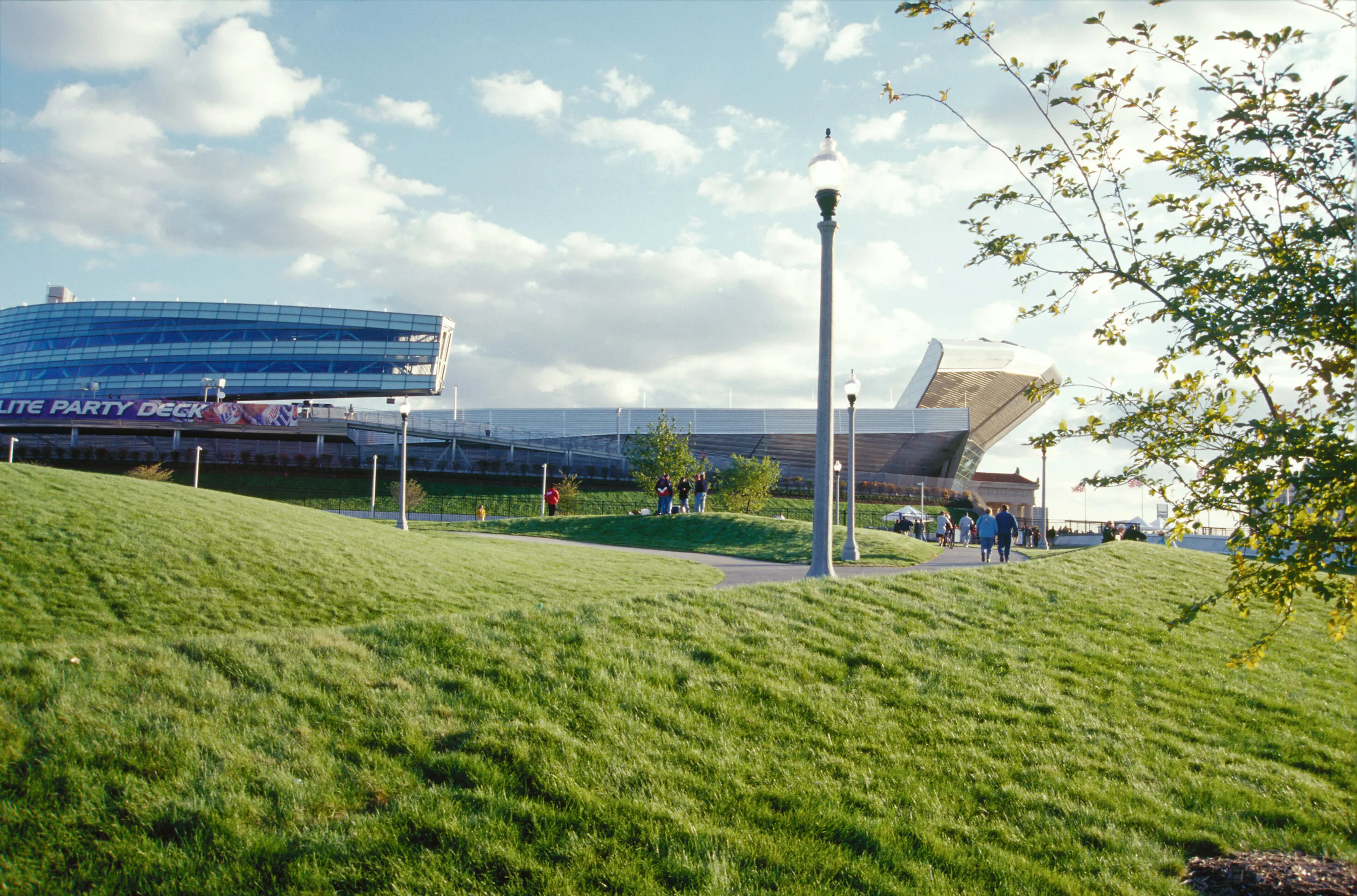 2 grass hill path stadium soldier field hoerrschaudt